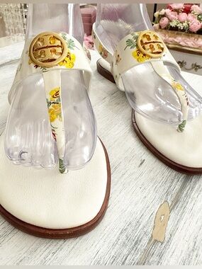 Tory Burch Benton Floral Thong Sandals with Gold Logo size 9